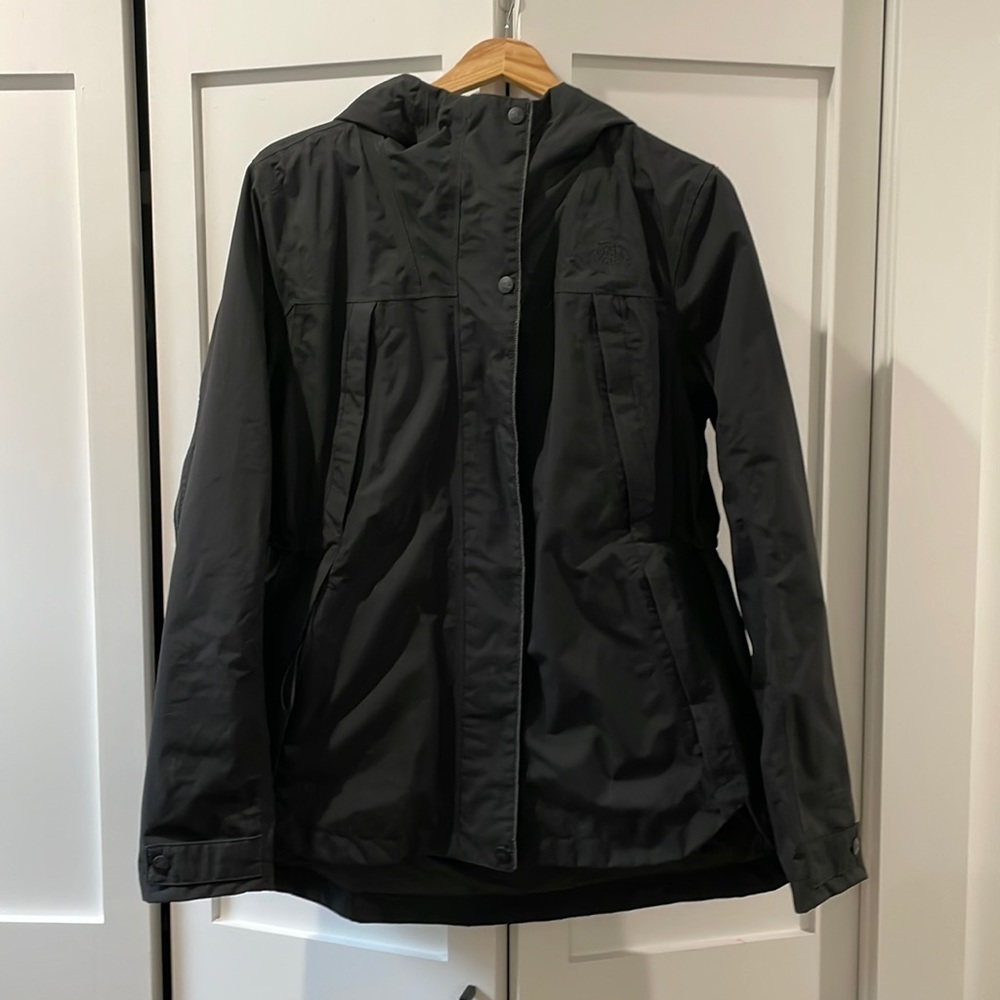 The North Face women’s Dryvent waterproof jacket *lightly used*